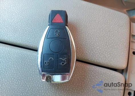 2012 Mercedes-Benz C 250 Luxury/Sport z USA, uszkodzony, nr VIN WDDGF4HB5CR214014